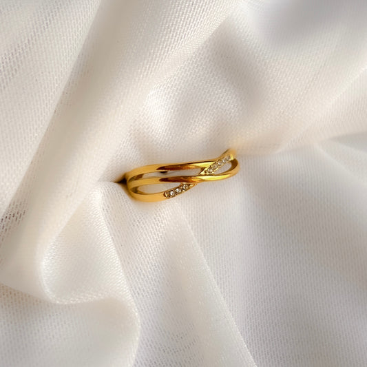 3 Twisted Lines Crystal Ring